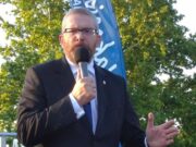 Польський політик зняв прапор України з кургану Костюшка у Кракові