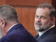 «Преданный коллега»: спикер Республиканской партии игнорирует запретительный ордер на конгрессмена Кори Миллса