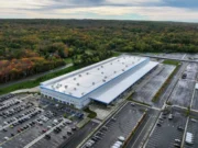 Amazon открывает склад в восточном Коннектикуте, создавая 275 рабочих мест и привлекая сотни водителей