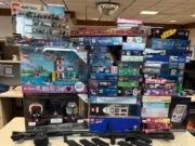 В доме, заполненном тысячами украденных Lego, обнаружен подозреваемый, сообщают полиция