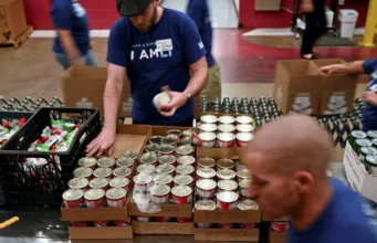 Продуктовые банки США готовятся к увеличению спроса на фоне угрозы прекращения выплат