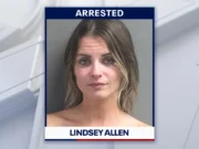 Жительница Флориды обвиняется в вождении в нетрезвом состоянии с детьми в машине и укусе члена семьи